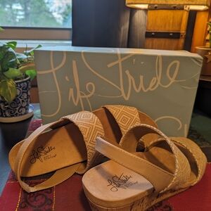 Life Stride Marcella wedge sandals Women's 9 W Tan Cream soft system NEW NWB